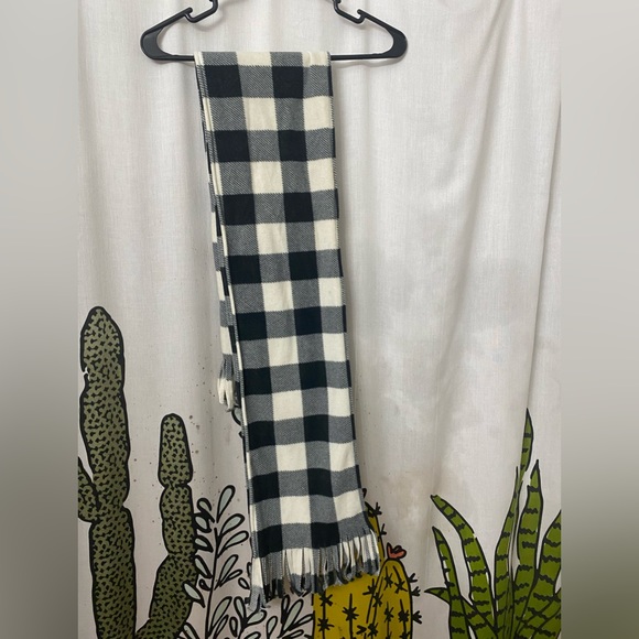 Checkered Scarf - Picture 2 of 2